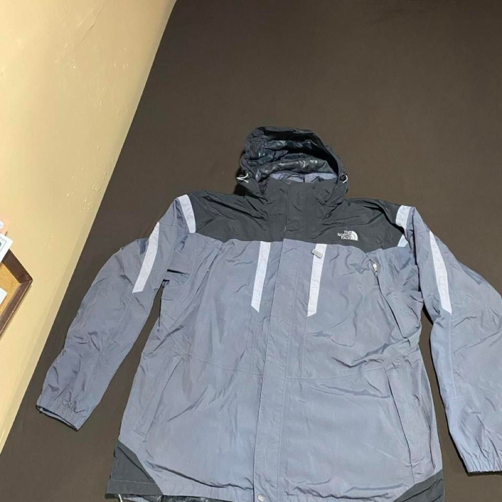The North Face gray & black jacket with white stripes. Men XXL. SKU-B468